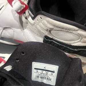Jordan 8 Retro White/Black/Red 2013 Bugs Bunny.
Men’s Size 10